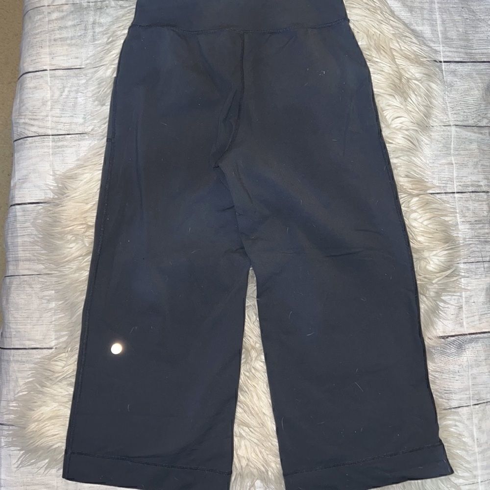 Lululemon Still Crops Crop Pants Gray Wide Leg Drawstring Pocket sz 4 Athleisure - Picture 3 of 9